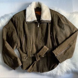 Vintage Leather Jacket With Sherpa Collar • Size M